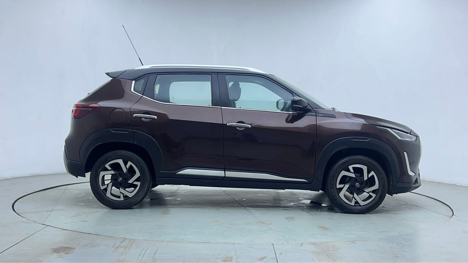 Used 2021 Nissan Magnite XV Premium Turbo CVT Petrol Automatic exterior RIGHT SIDE VIEW