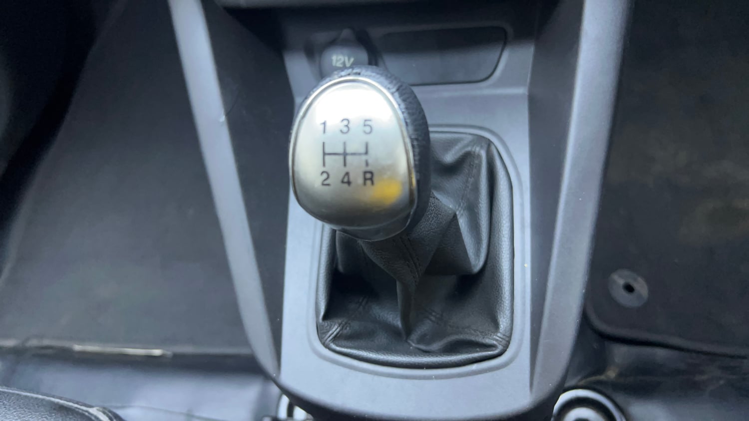 Used 2015 Ford Figo Titanium1.5 TDCi Diesel Manual interior GEAR  KNOB VIEW
