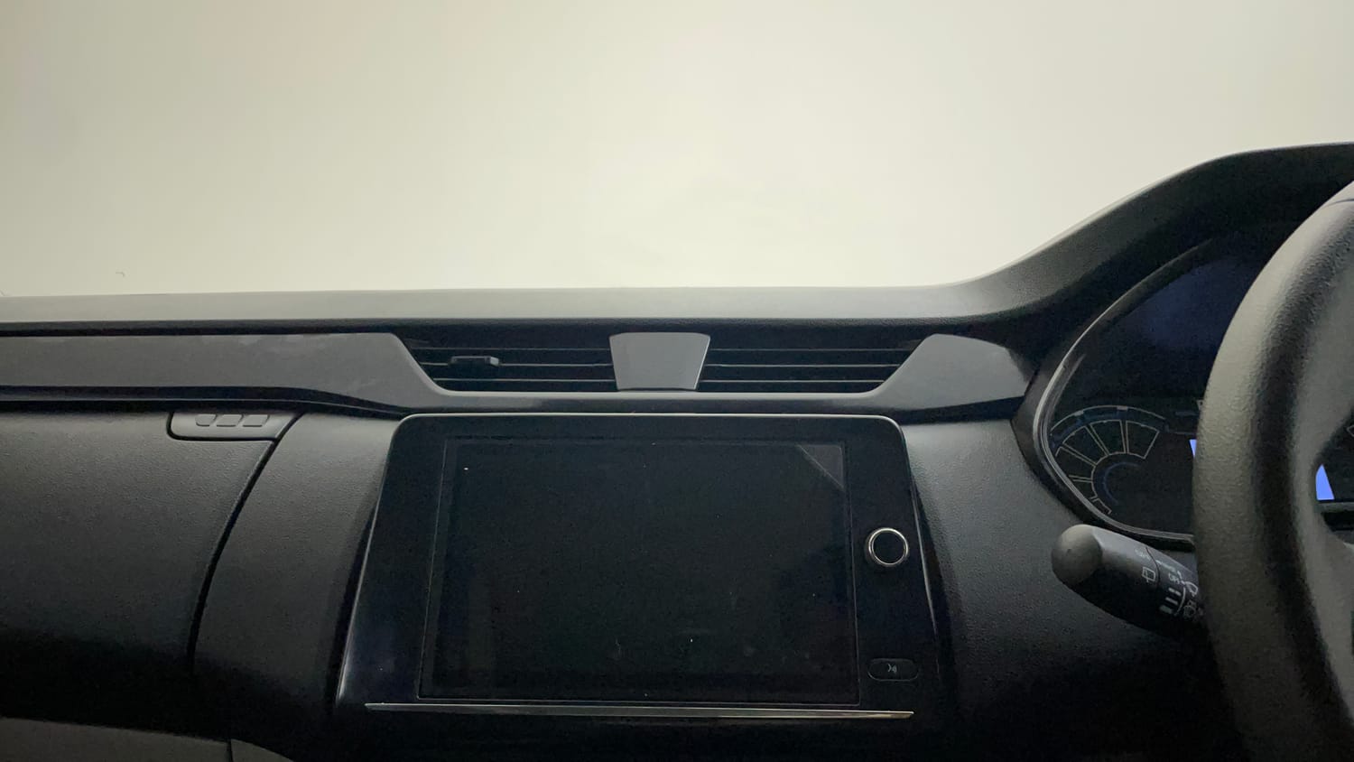 Used 2024 Renault Triber RXT Petrol Manual top_features Touch screen infotainment system