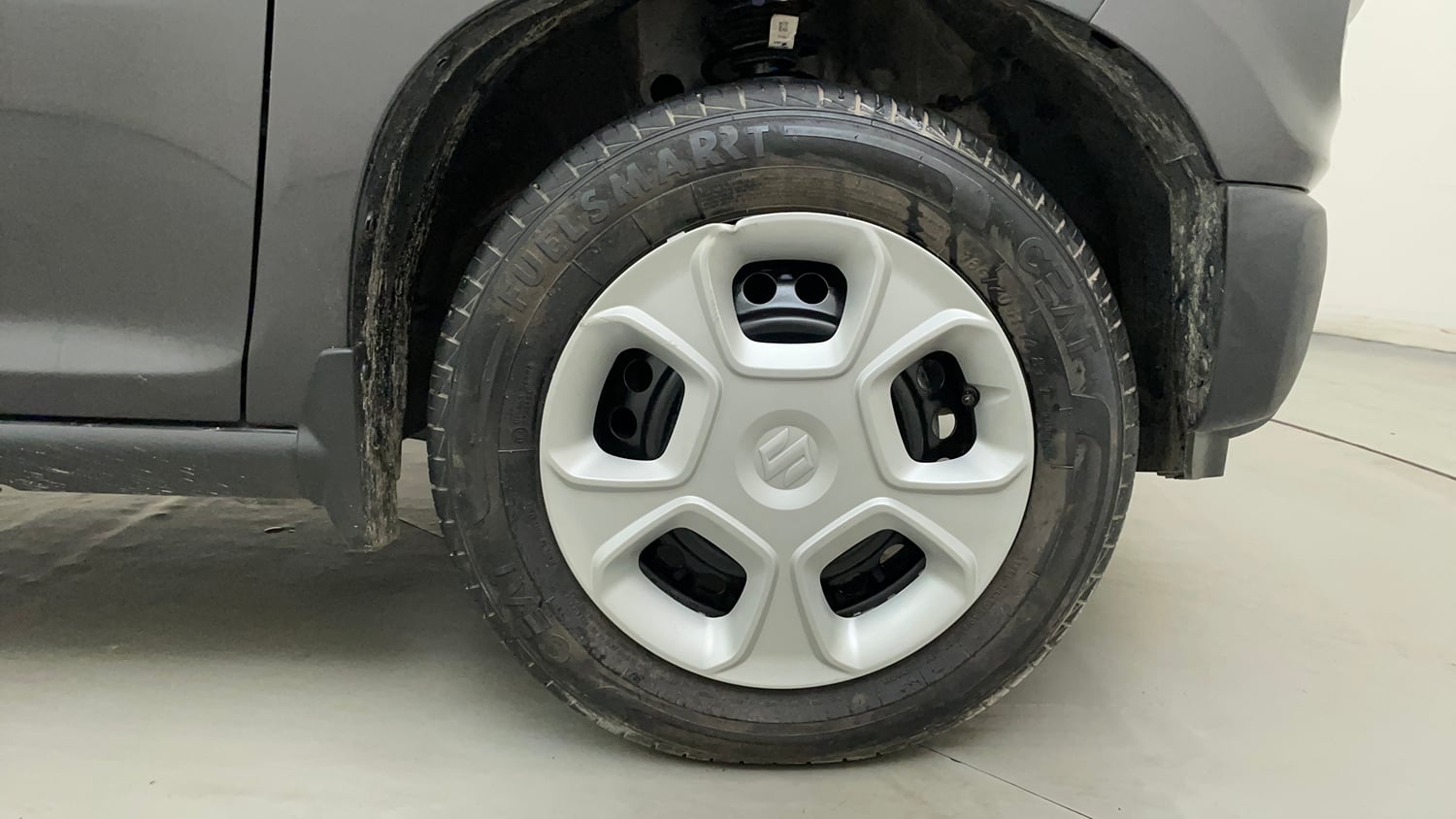 Used 2025 Maruti Suzuki S-Presso VXi (O) Petrol Manual tyres RIGHT FRONT TYRE RIM VIEW