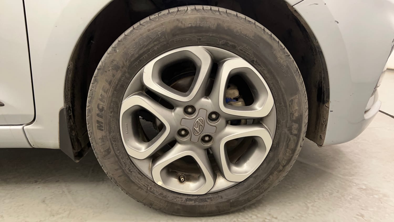 Used 2019 Hyundai Elite i20 Asta 1.2 (O) Petrol Manual tyres RIGHT FRONT TYRE RIM VIEW