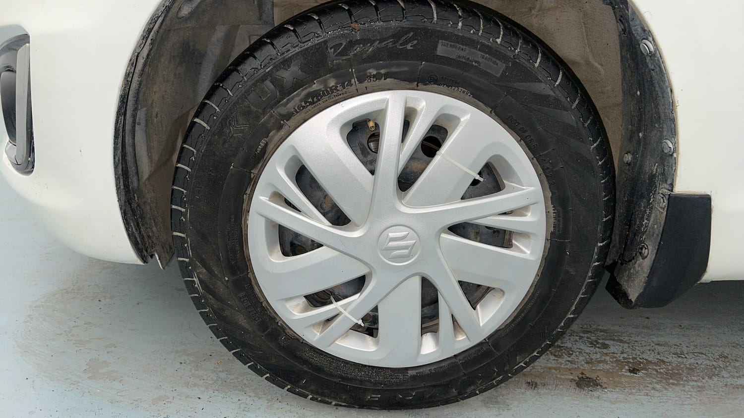 Used 2016 Maruti Suzuki Swift VXi Petrol Manual tyres LEFT FRONT TYRE RIM VIEW