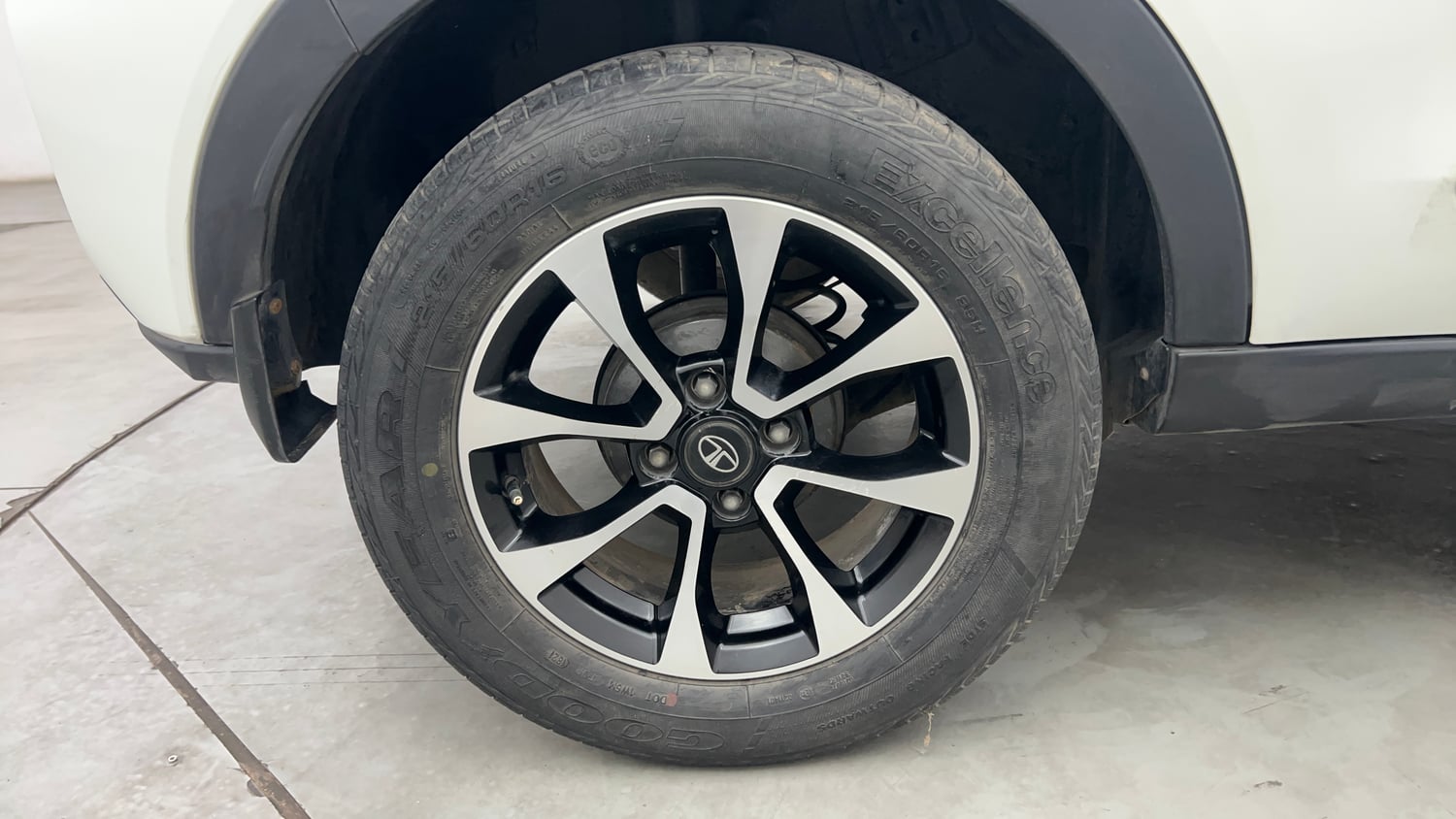 Used 2021 Tata Nexon XZA Plus (O) Diesel Diesel Automatic tyres RIGHT REAR TYRE RIM VIEW