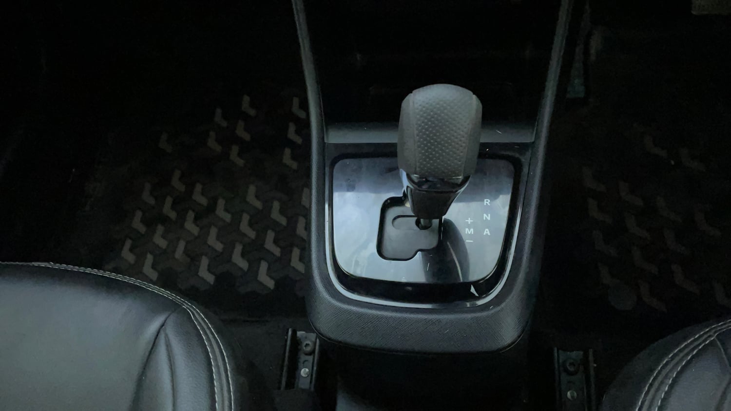 Used 2023 Tata Punch Camo Adventure Rhythm AMT Petrol Automatic interior GEAR  KNOB VIEW