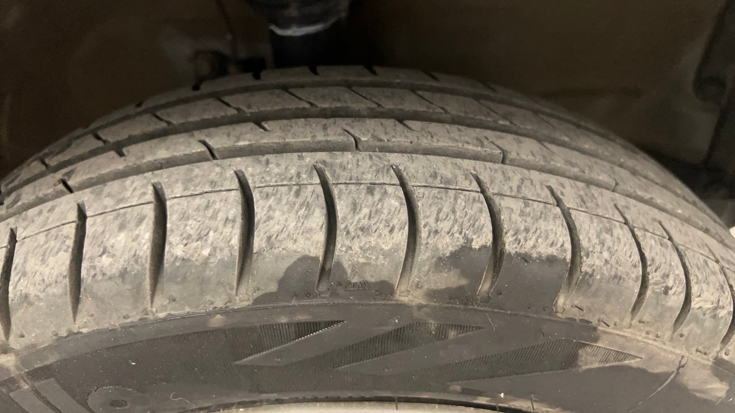 Used 2014 Maruti Suzuki Wagon R VXI Petrol Manual tyres RIGHT FRONT TYRE TREAD VIEW