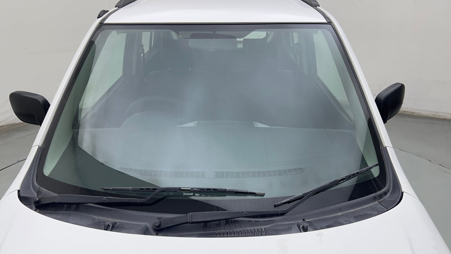 Used 2013 Maruti Suzuki Wagon R LXI Petrol Manual exterior FRONT WINDSHIELD VIEW