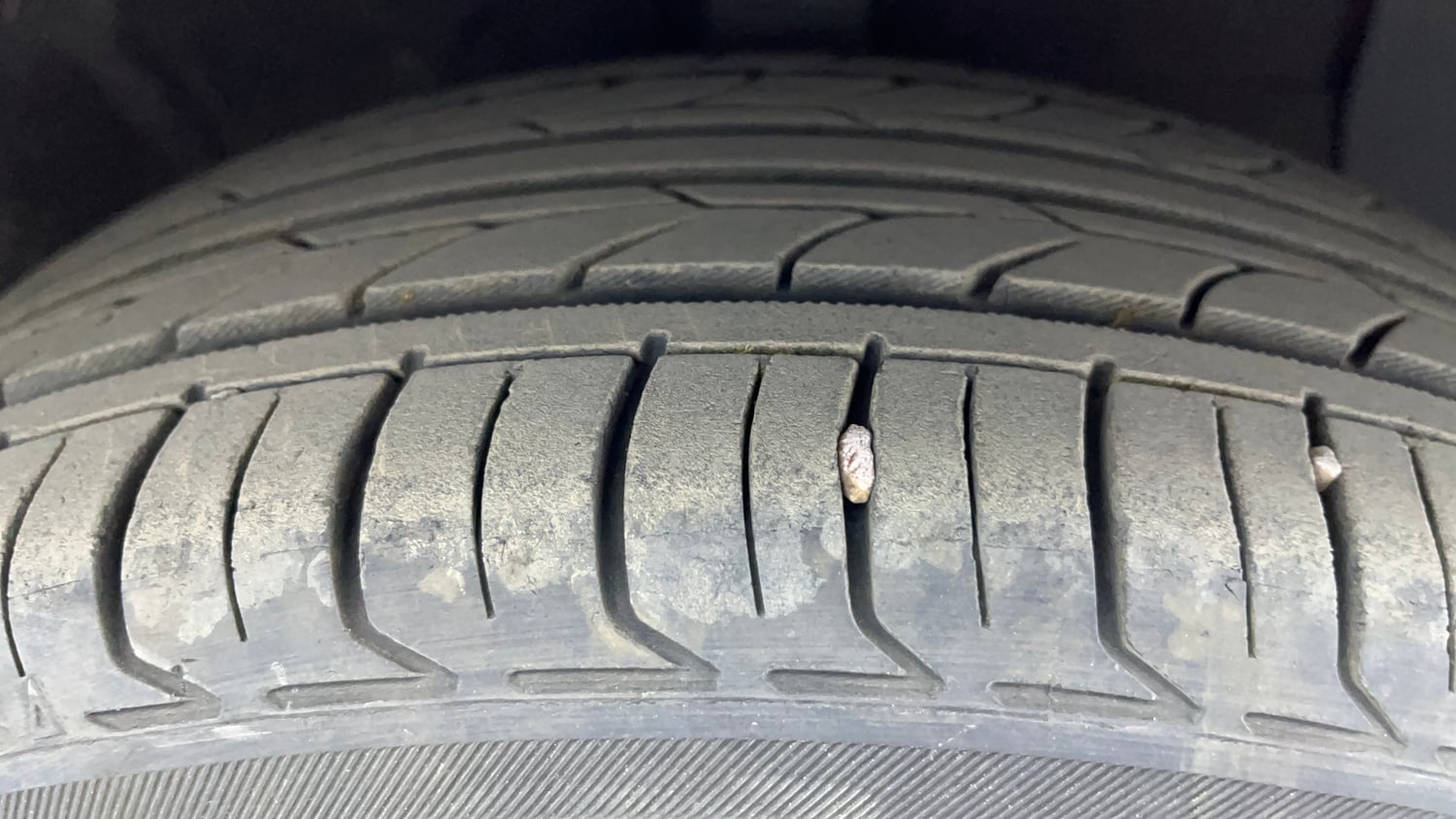 Used 2021 Hyundai Aura SX Plus 1.2 AMT Petrol Petrol Automatic tyres RIGHT FRONT TYRE TREAD VIEW