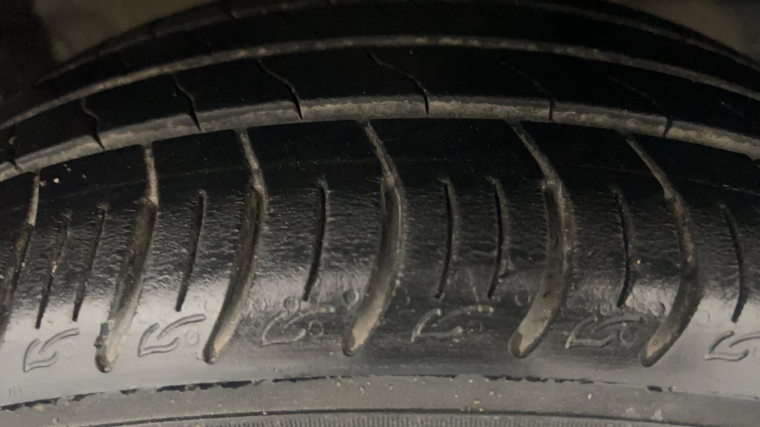 Used 2017 Maruti Suzuki Baleno Zeta 1.3 Diesel Manual tyres RIGHT FRONT TYRE TREAD VIEW