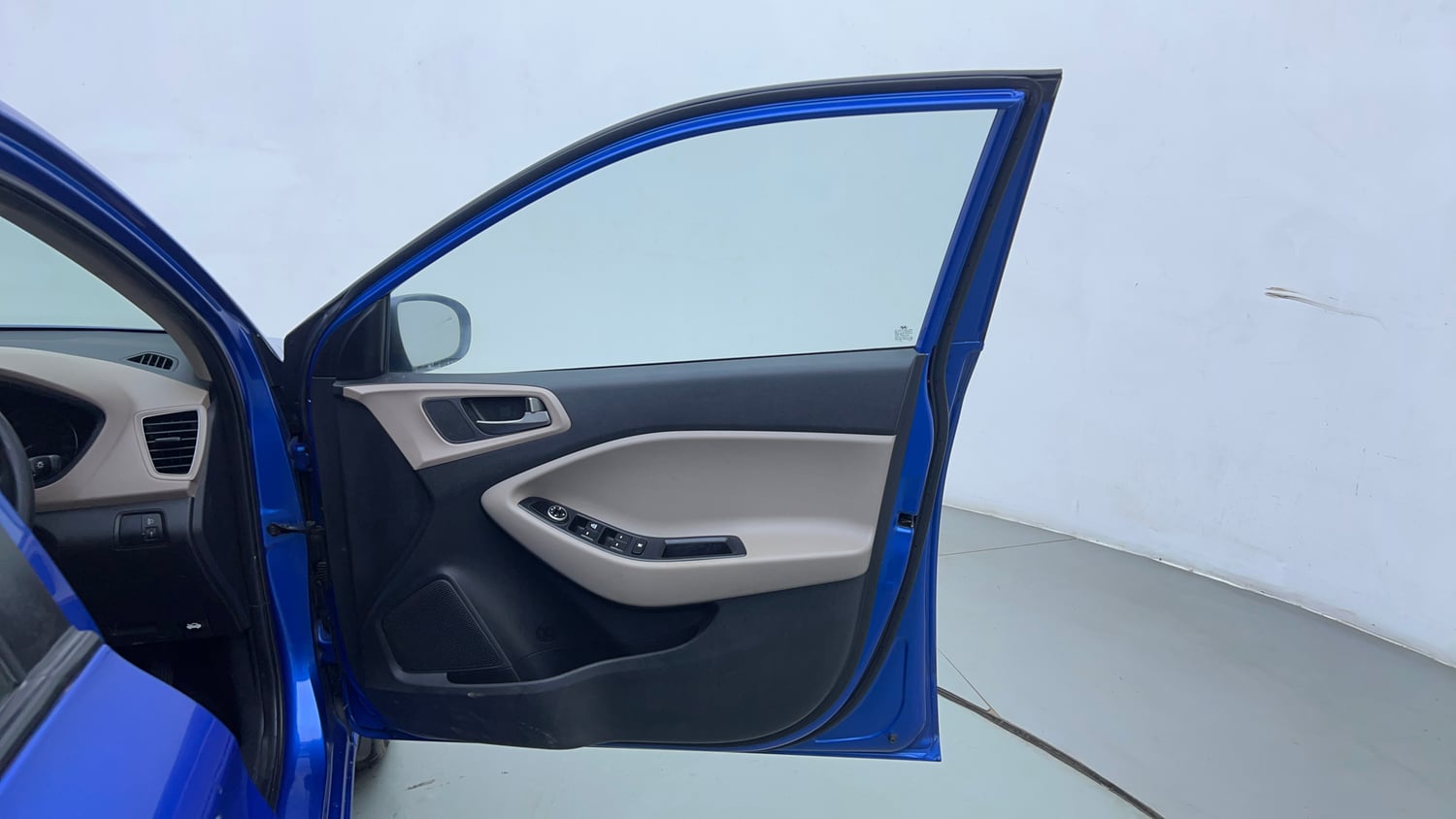 Used 2017 Hyundai Elite i20 Magna Executive 1.2 Petrol Manual interior RIGHT FRONT DOOR OPEN VIEW