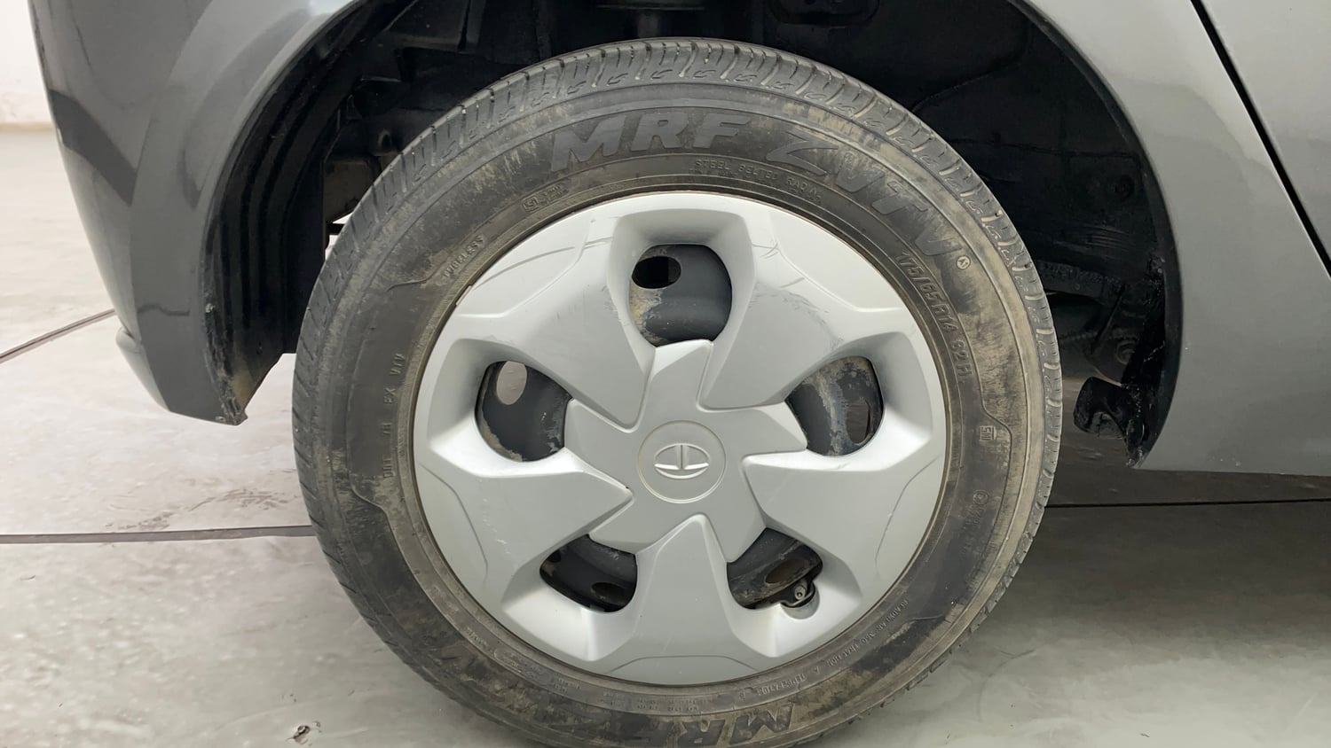Used 2023 Tata Tiago XT (O) Petrol Manual tyres RIGHT REAR TYRE RIM VIEW
