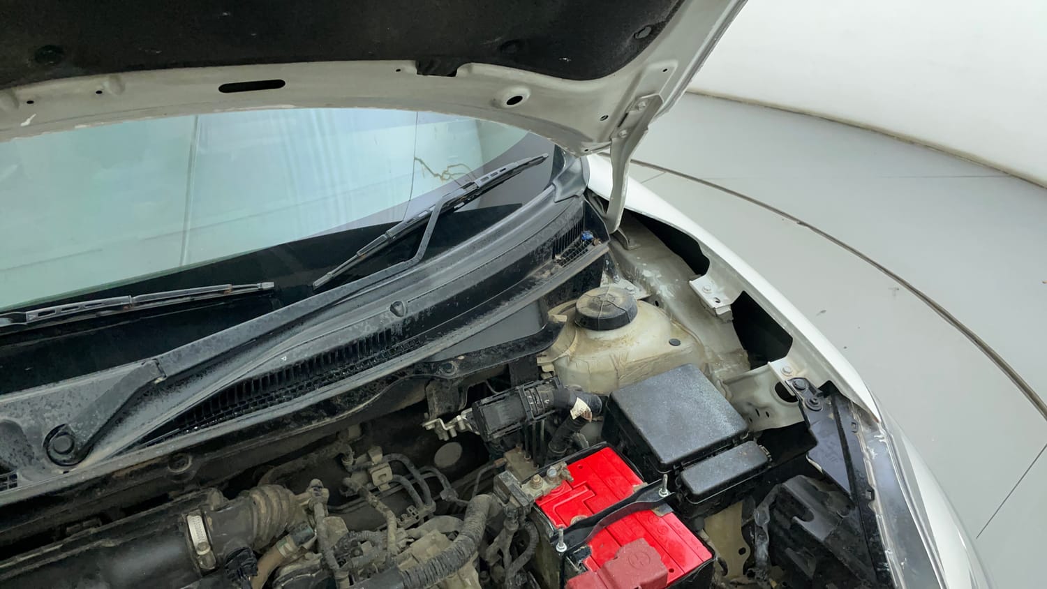 Used 2019 Maruti Suzuki Swift ZXi Plus AMT Petrol Automatic engine ENGINE LEFT SIDE HINGE & APRON VIEW