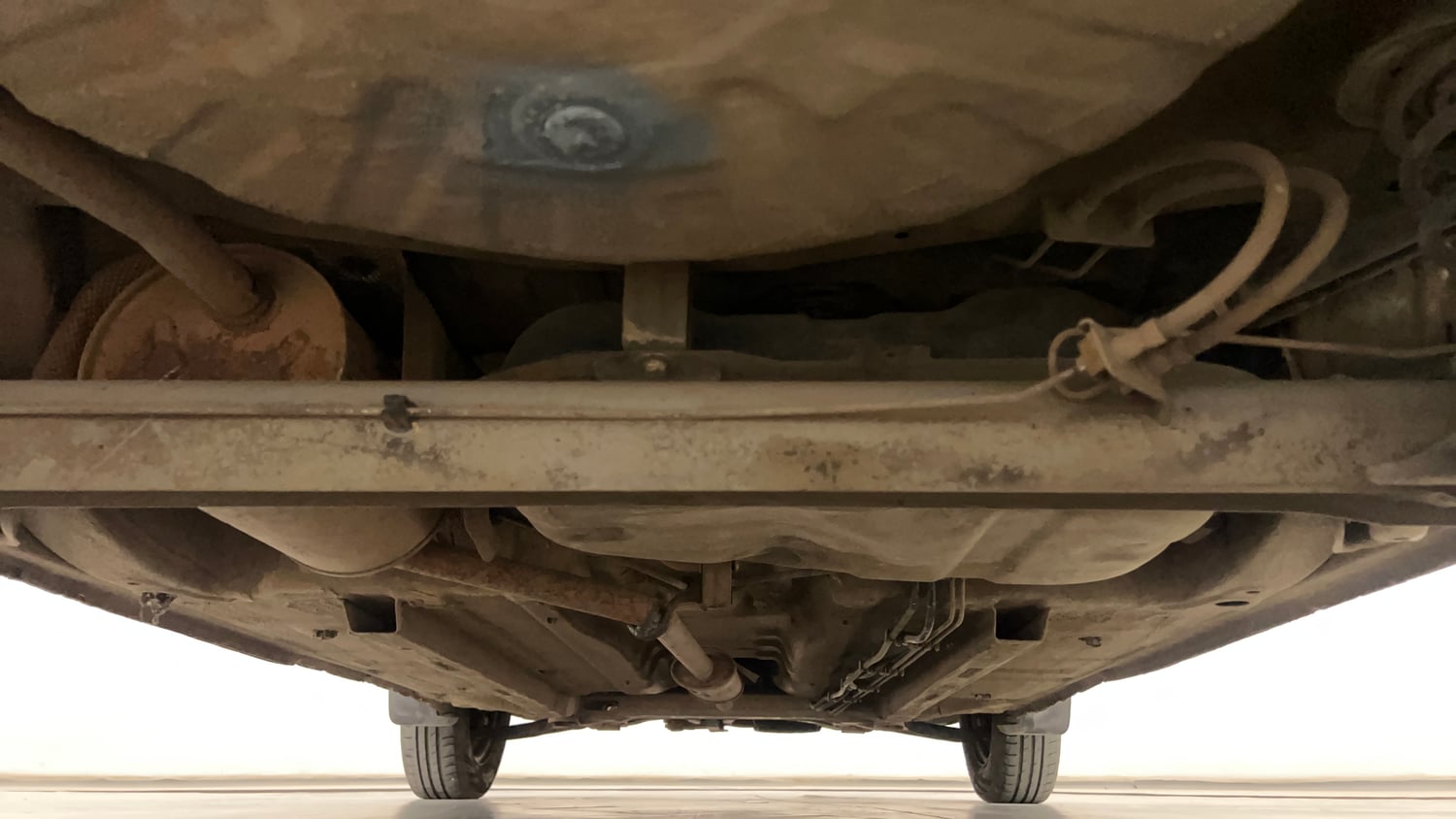 Used 2016 Renault Kwid RXT Petrol Manual extra REAR UNDERBODY VIEW (TAKEN FROM REAR)