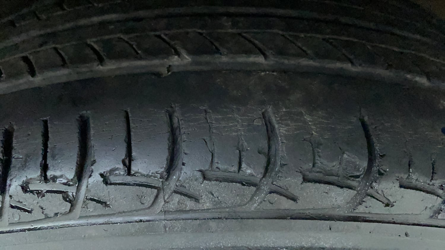 Used 2017 Maruti Suzuki Baleno Delta 1.2 Petrol Manual tyres RIGHT FRONT TYRE TREAD VIEW