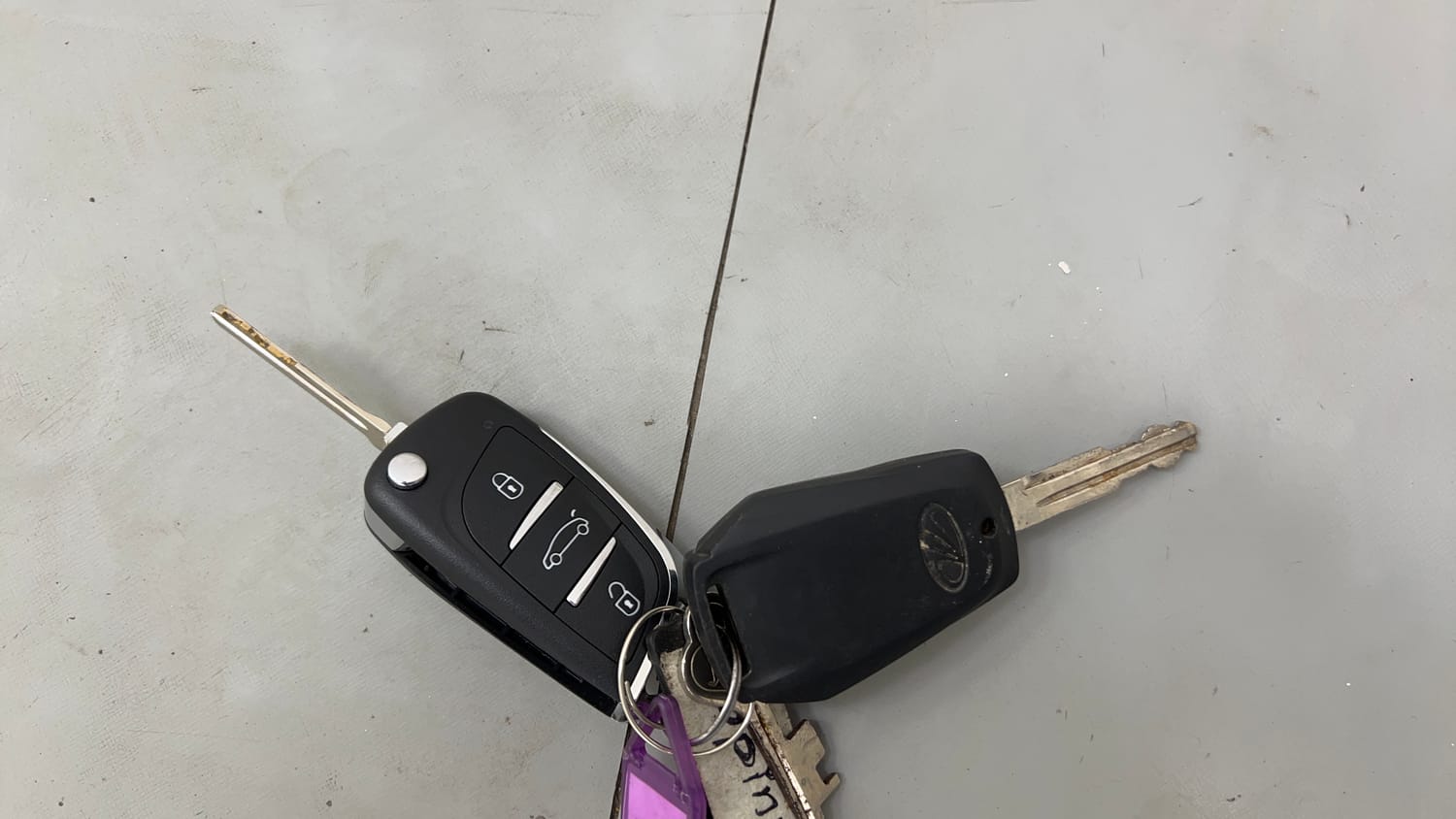 Used 2016 Mahindra KUV100 K8 6 STR Petrol Manual extra CAR KEY VIEW
