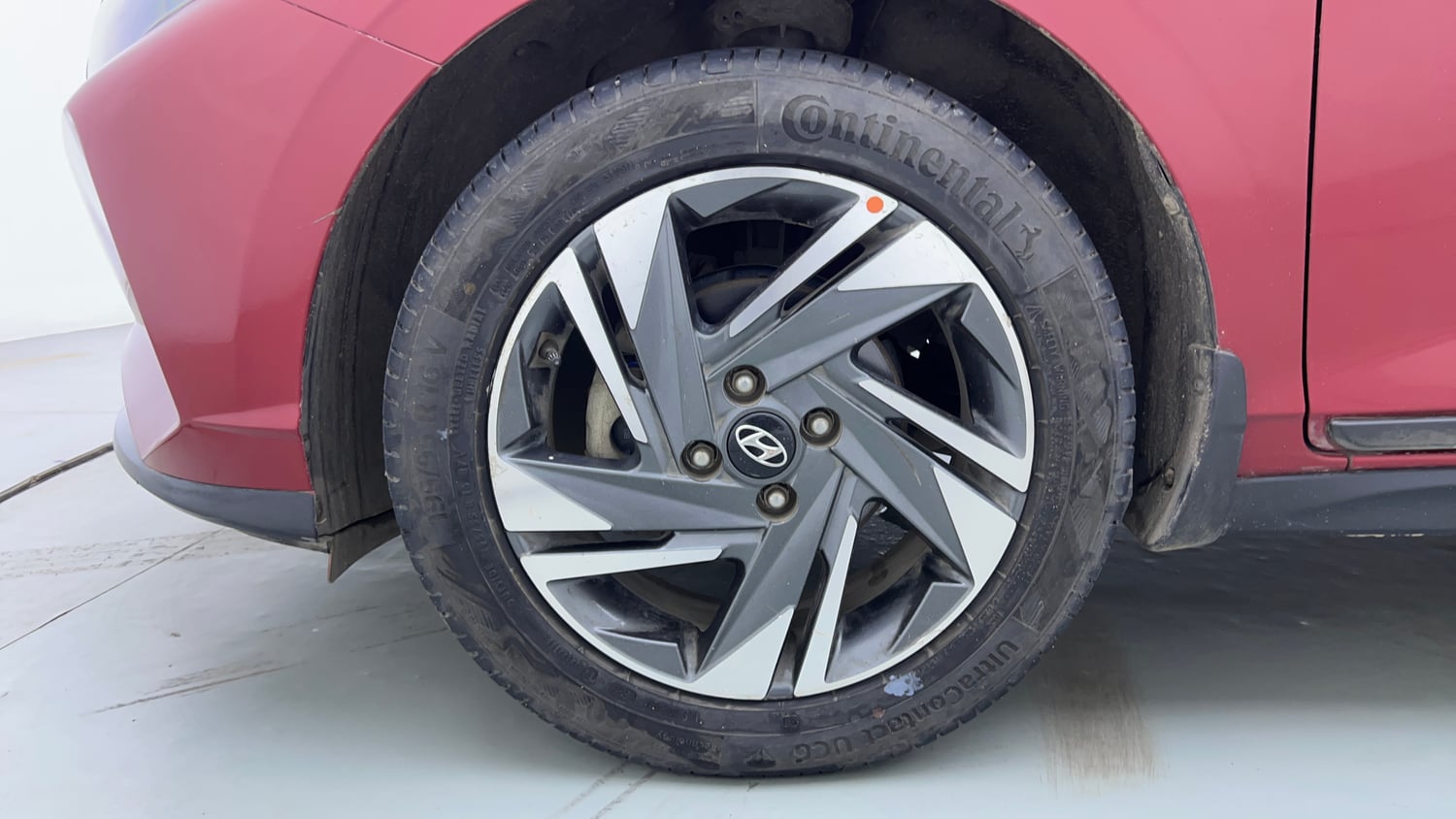 Used 2022 Hyundai i20 Asta (O) 1.2 IVT Petrol Automatic tyres LEFT FRONT TYRE RIM VIEW