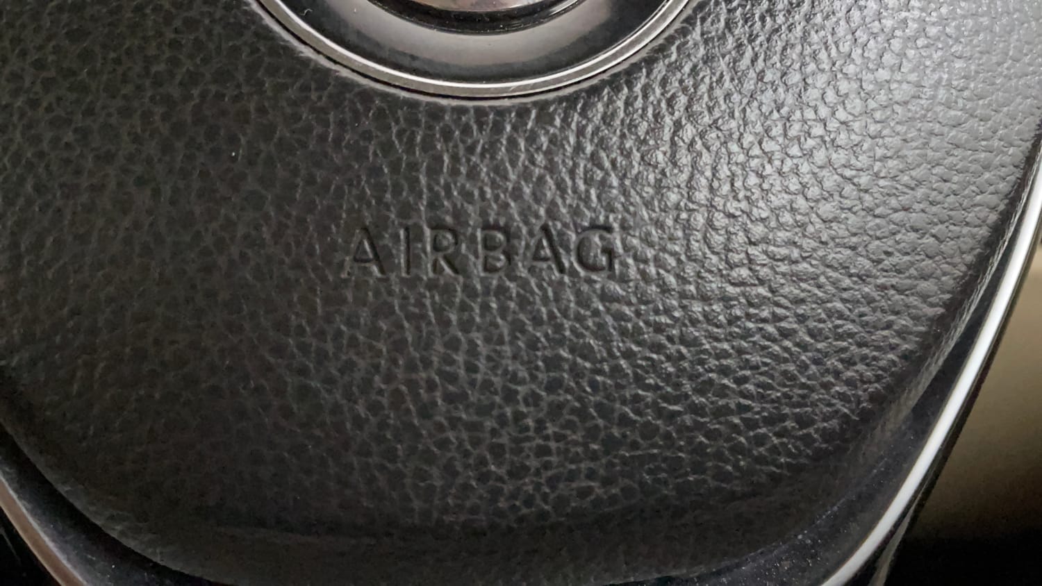 Used 2014 Volkswagen Polo Highline1.2L (P) Petrol Manual top_features Airbags