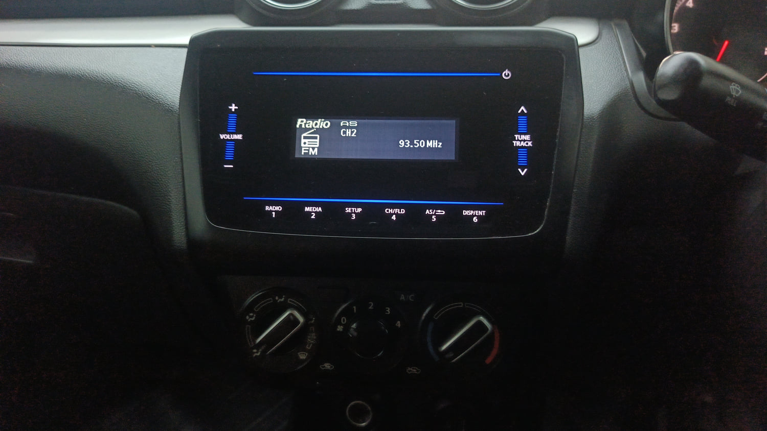 Used 2022 Maruti Suzuki Swift VXi AMT Petrol Automatic interior MUSIC SYSTEM & AC CONTROL VIEW