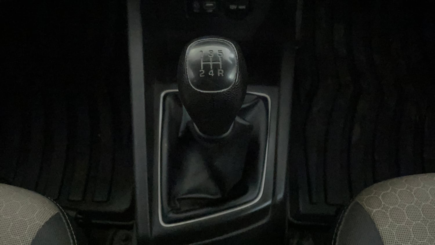 Used 2014 Hyundai Elite i20 Magna 1.2 Petrol Manual interior GEAR  KNOB VIEW