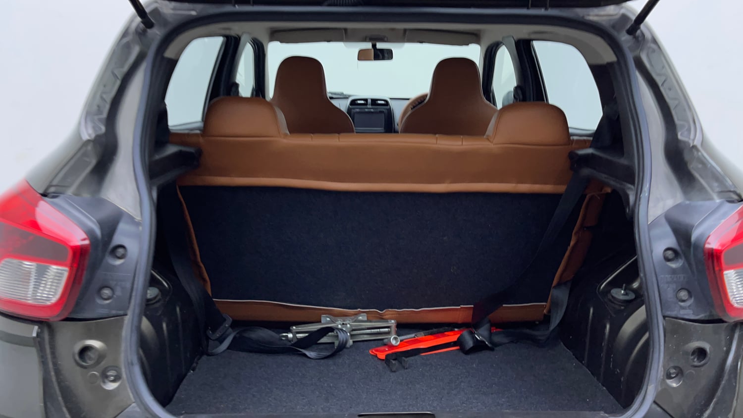 Used 2018 Renault Kwid 1.0 RXT Petrol Manual interior DICKY INSIDE VIEW