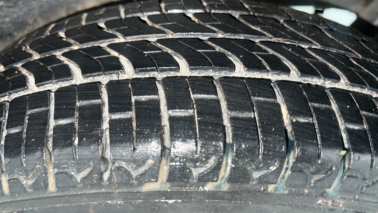 Used 2015 Maruti Suzuki Wagon R VXI Petrol Manual tyres LEFT REAR TYRE TREAD VIEW