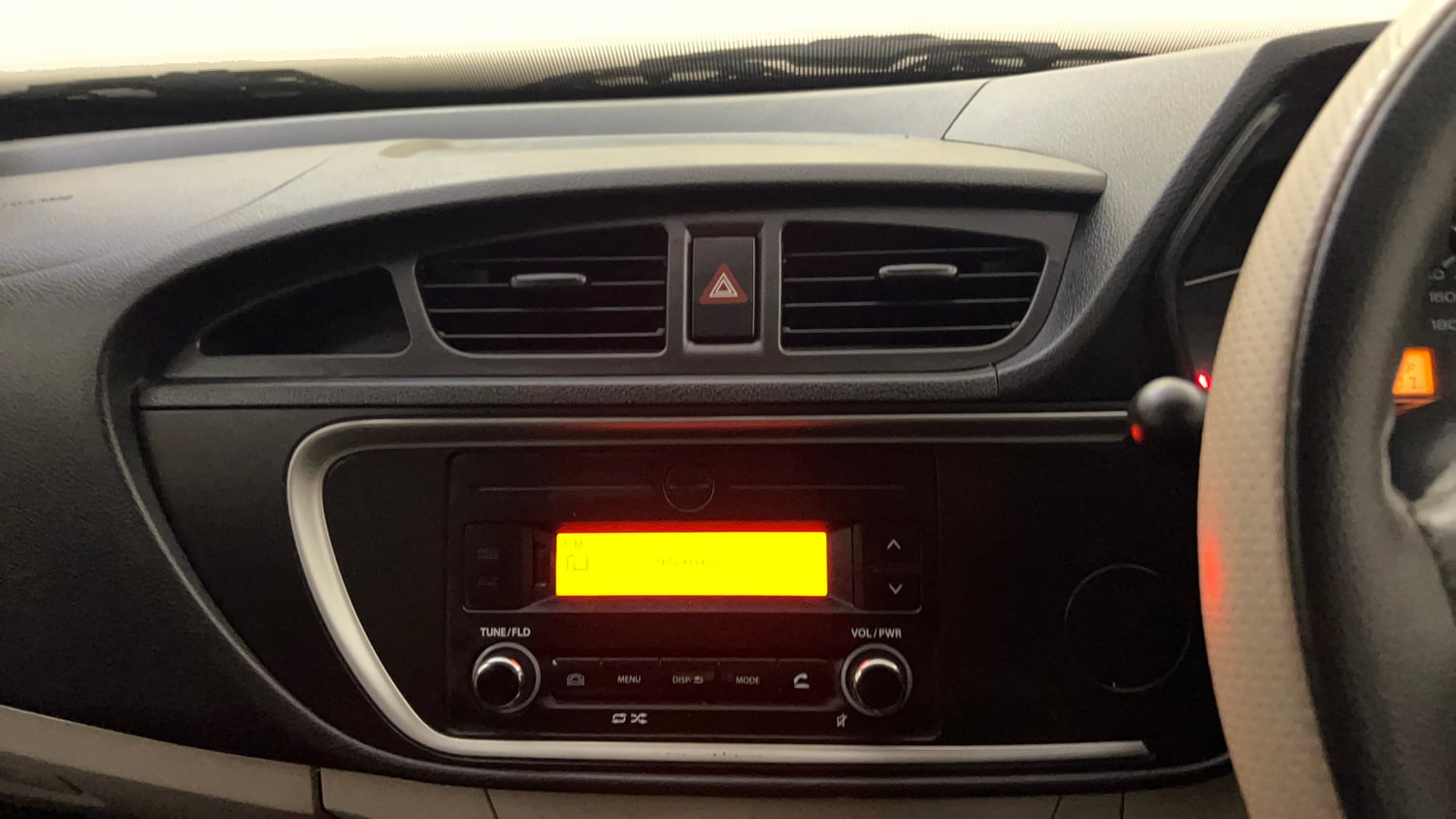 Used 2022 Maruti Suzuki Alto 800 VXi Petrol Manual top_features Integrated (in-dash) music system