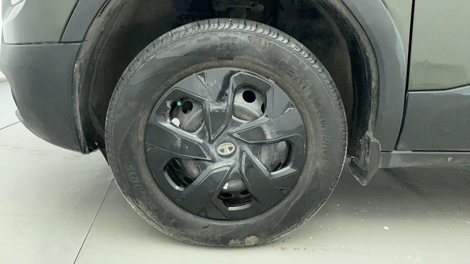 Used 2023 Tata Punch Camo Adventure Rhythm AMT Petrol Automatic tyres LEFT FRONT TYRE RIM VIEW