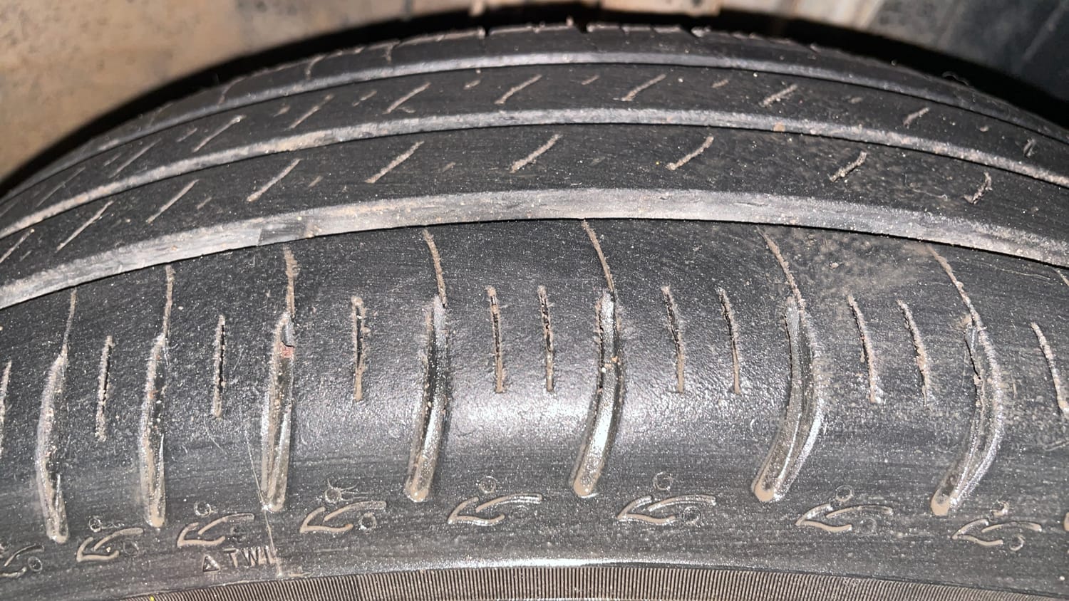 Used 2024 Renault Triber RXT Petrol Manual tyres RIGHT FRONT TYRE TREAD VIEW