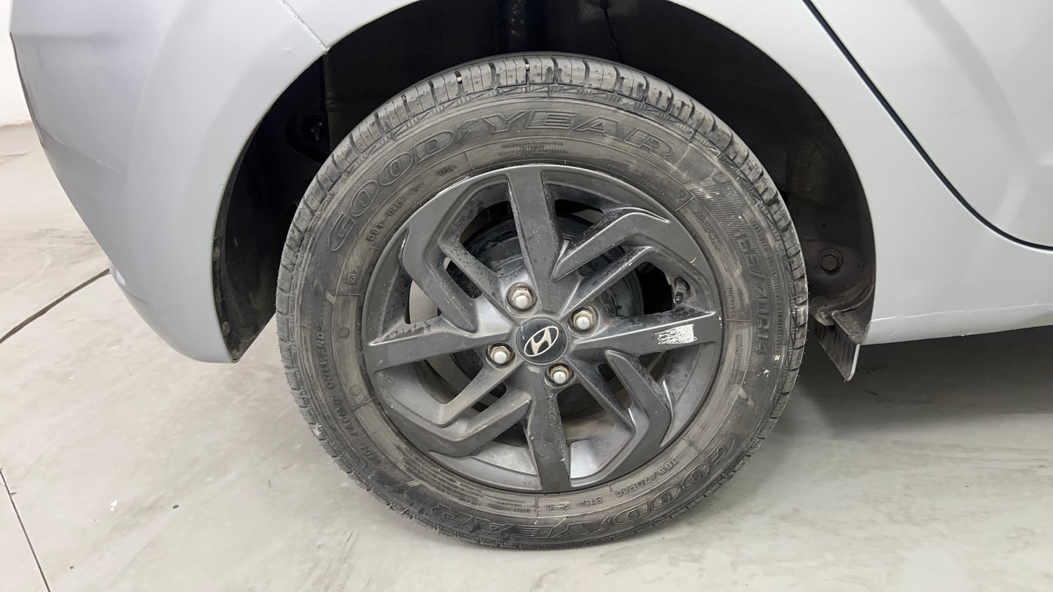 Used 2021 Hyundai Grand i10 Nios Sportz AMT 1.2 Kappa VTVT Petrol Automatic tyres RIGHT REAR TYRE RIM VIEW