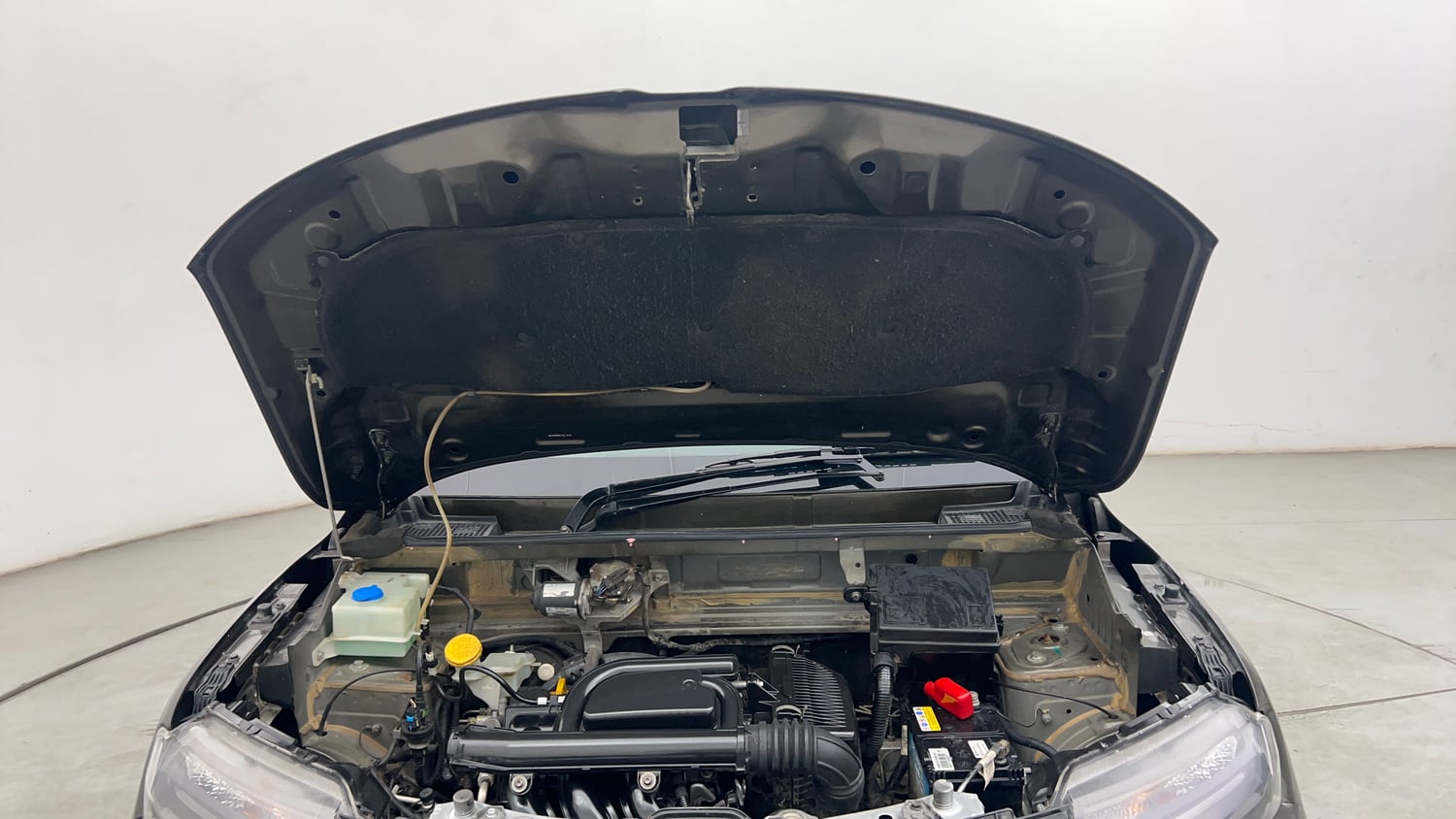 Used 2021 Renault Kwid RXT 1.0 (O) Petrol Manual engine ENGINE & BONNET OPEN FRONT VIEW