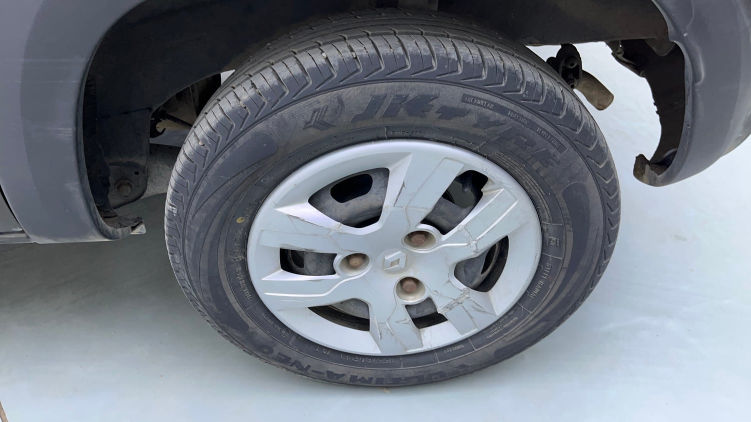 Used 2018 Renault Kwid 1.0 RXT Petrol Manual tyres LEFT REAR TYRE RIM VIEW