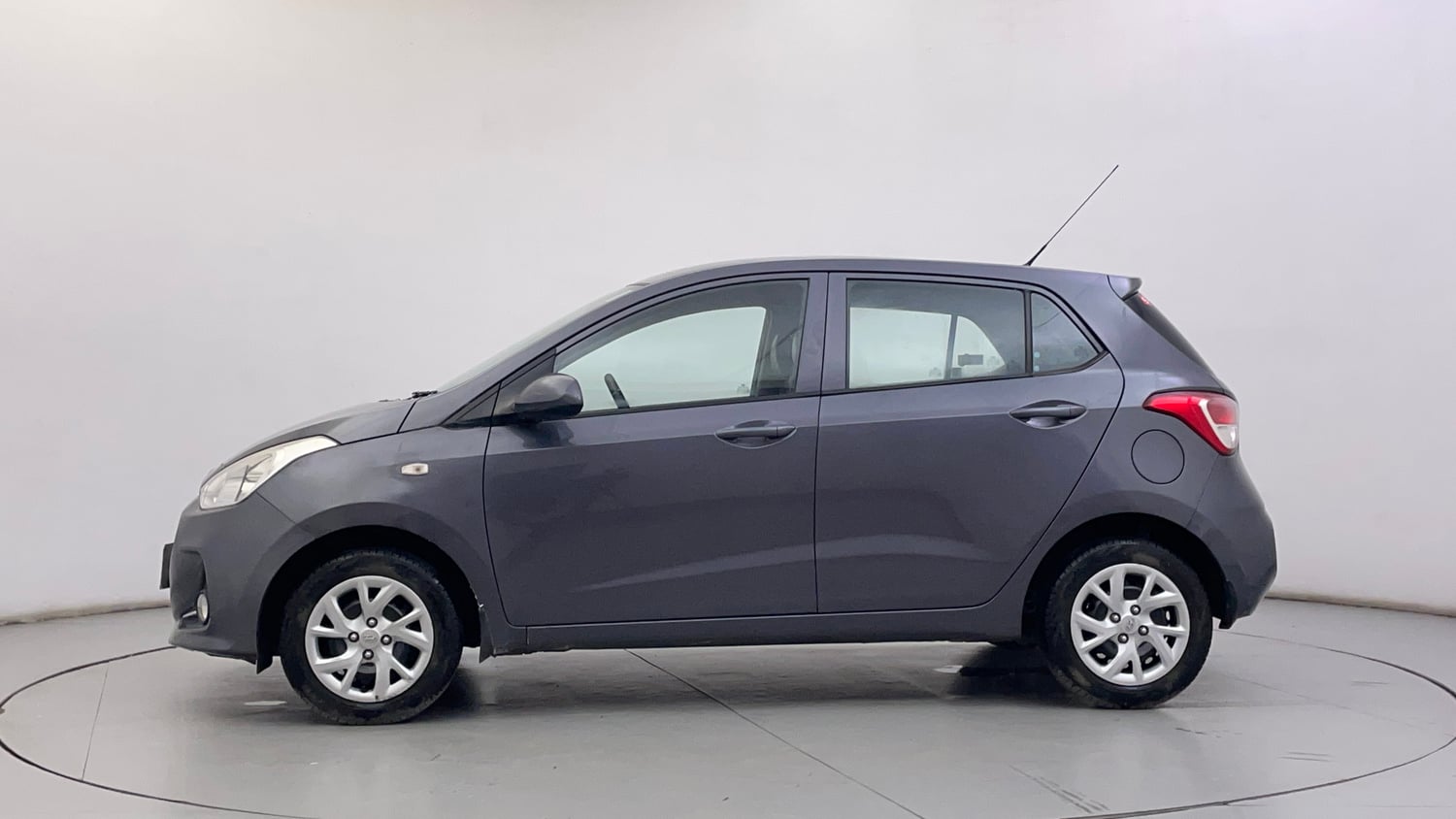 Used 2018 Hyundai Grand i10 Magna 1.2 Kappa VTVT Petrol Manual exterior LEFT SIDE VIEW