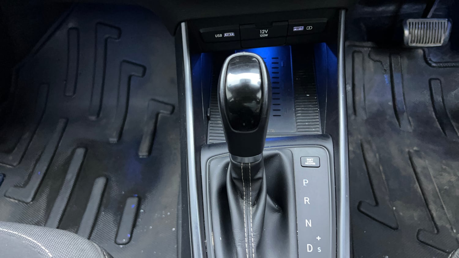 Used 2022 Hyundai i20 Asta (O) 1.2 IVT Petrol Automatic interior GEAR  KNOB VIEW