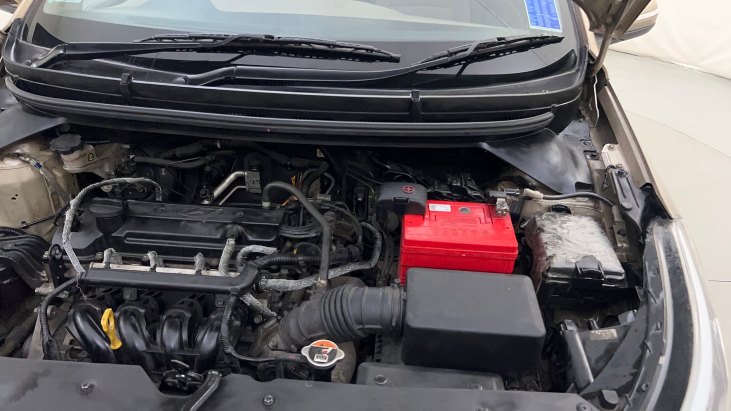Used 2015 Hyundai Elite i20 Asta 1.2 Petrol Manual engine ENGINE LEFT SIDE HINGE & APRON VIEW