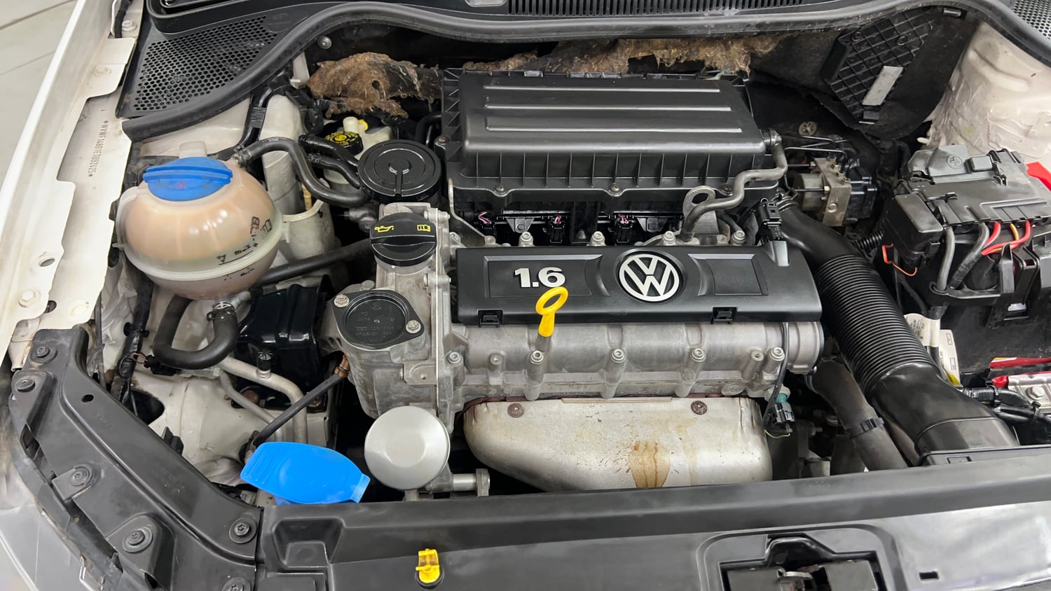 Used 2014 Volkswagen Vento Highline Petrol Petrol Manual engine ENGINE RIGHT SIDE VIEW