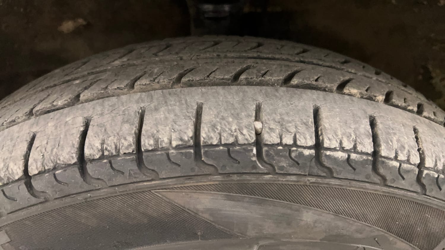 Used 2014 Maruti Suzuki Wagon R LXI CNG Cng Manual tyres LEFT FRONT TYRE TREAD VIEW