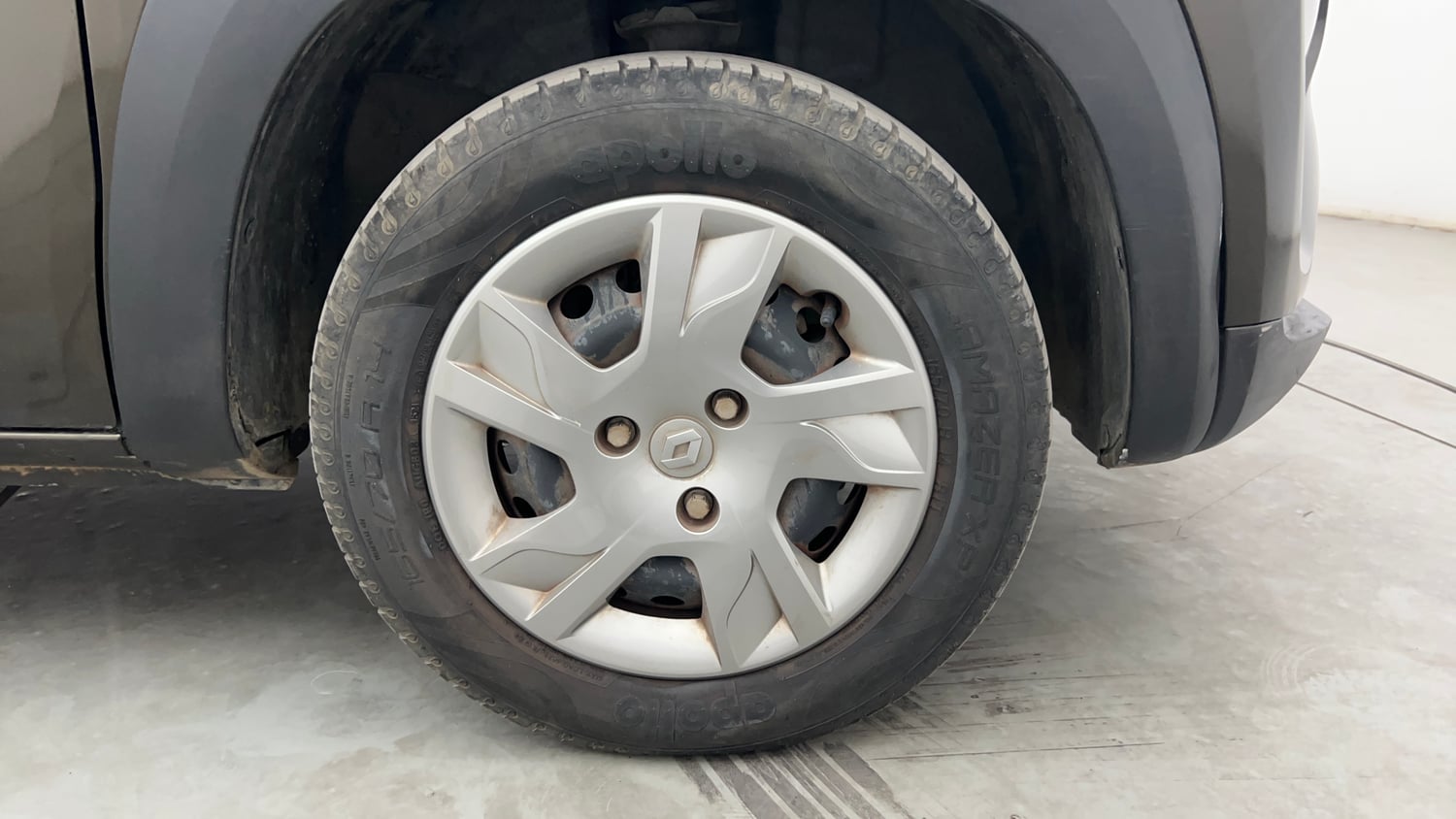 Used 2021 Renault Kwid RXT 1.0 (O) Petrol Manual tyres RIGHT FRONT TYRE RIM VIEW