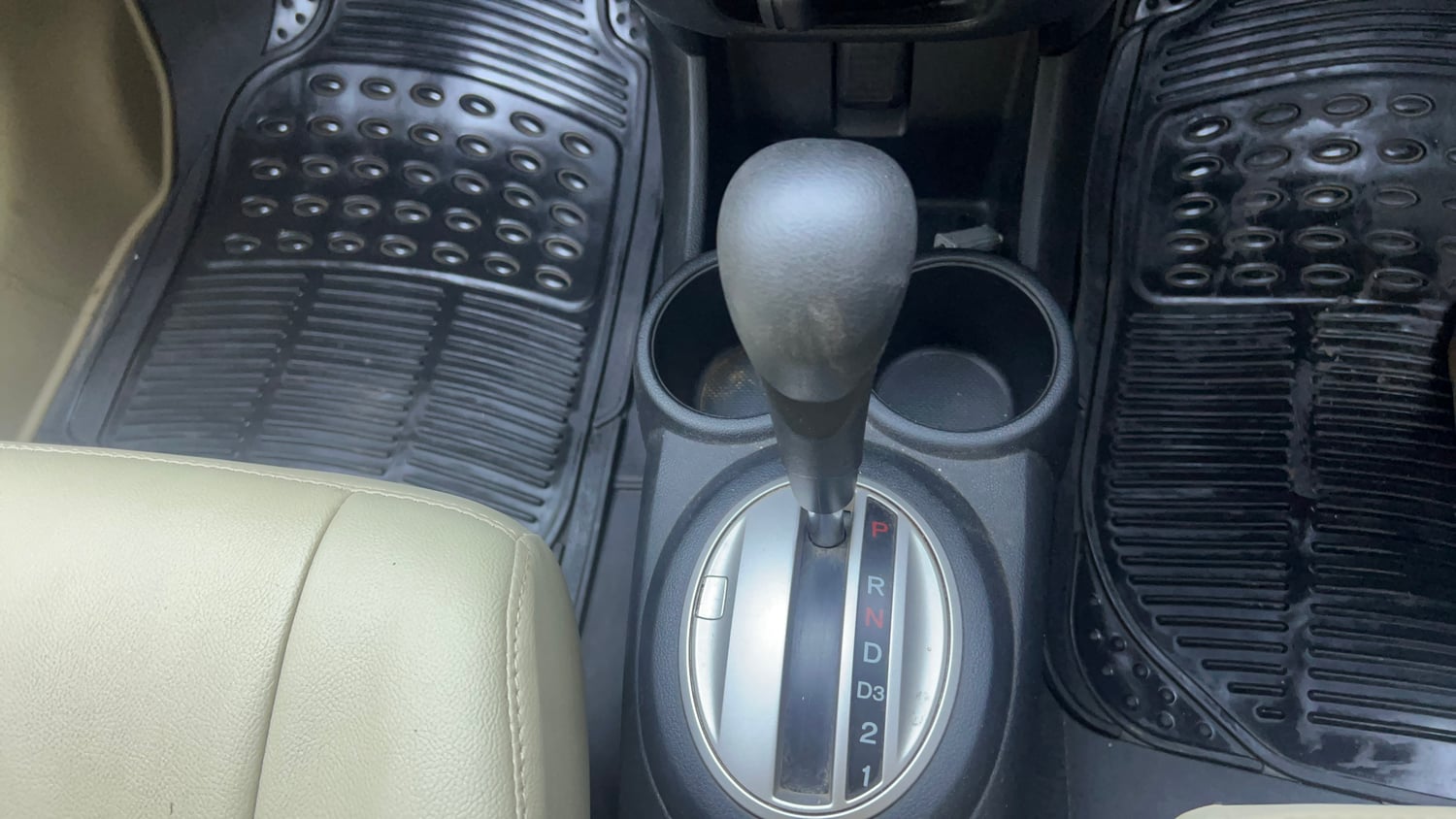 Used 2014 Honda Amaze 1.2 S AT i-VTEC Petrol Automatic interior GEAR  KNOB VIEW
