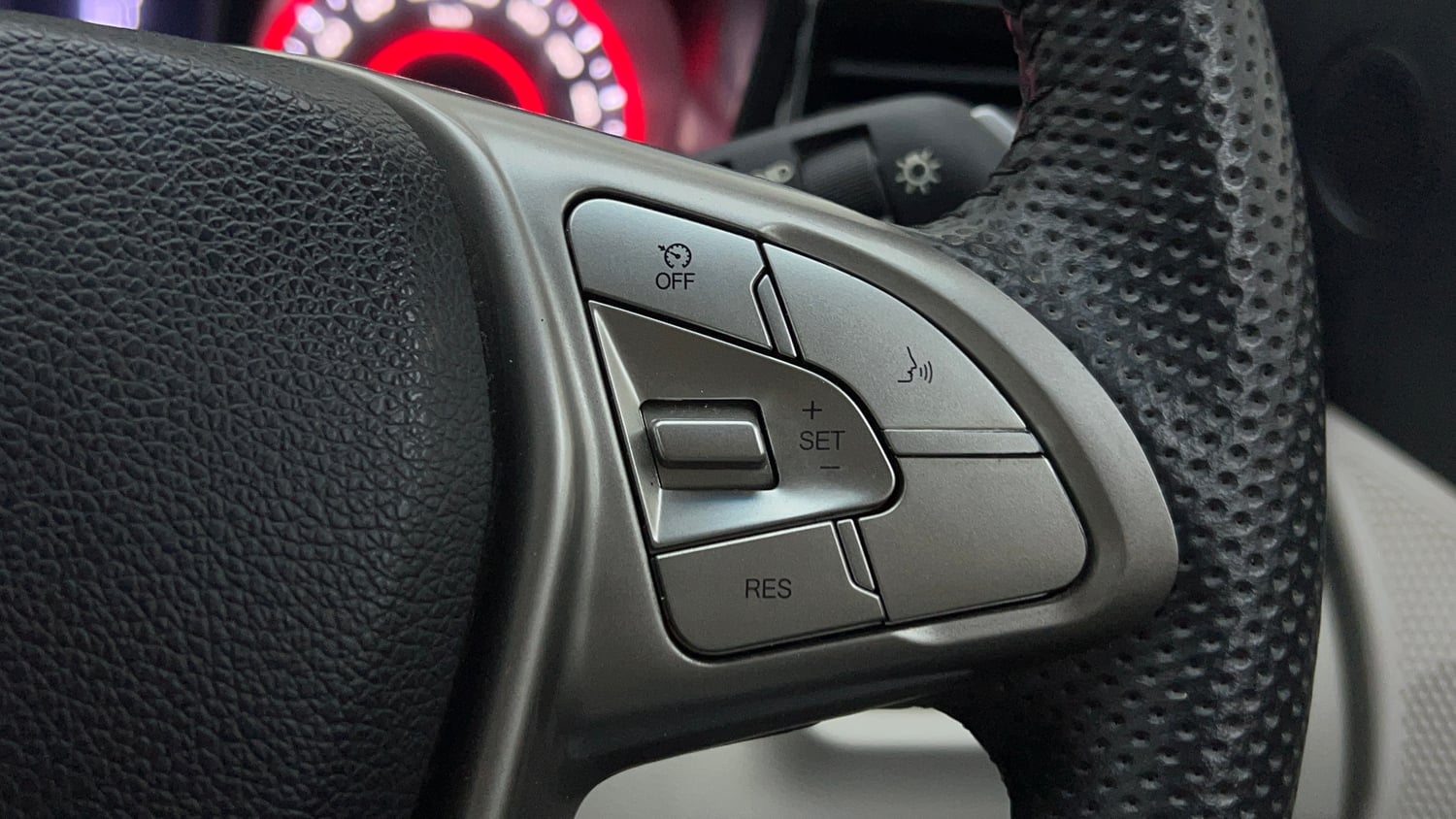 Used 2022 Mahindra XUV 300 W8 (O) 1.2 Petrol AMT Petrol Automatic top_features Cruise control