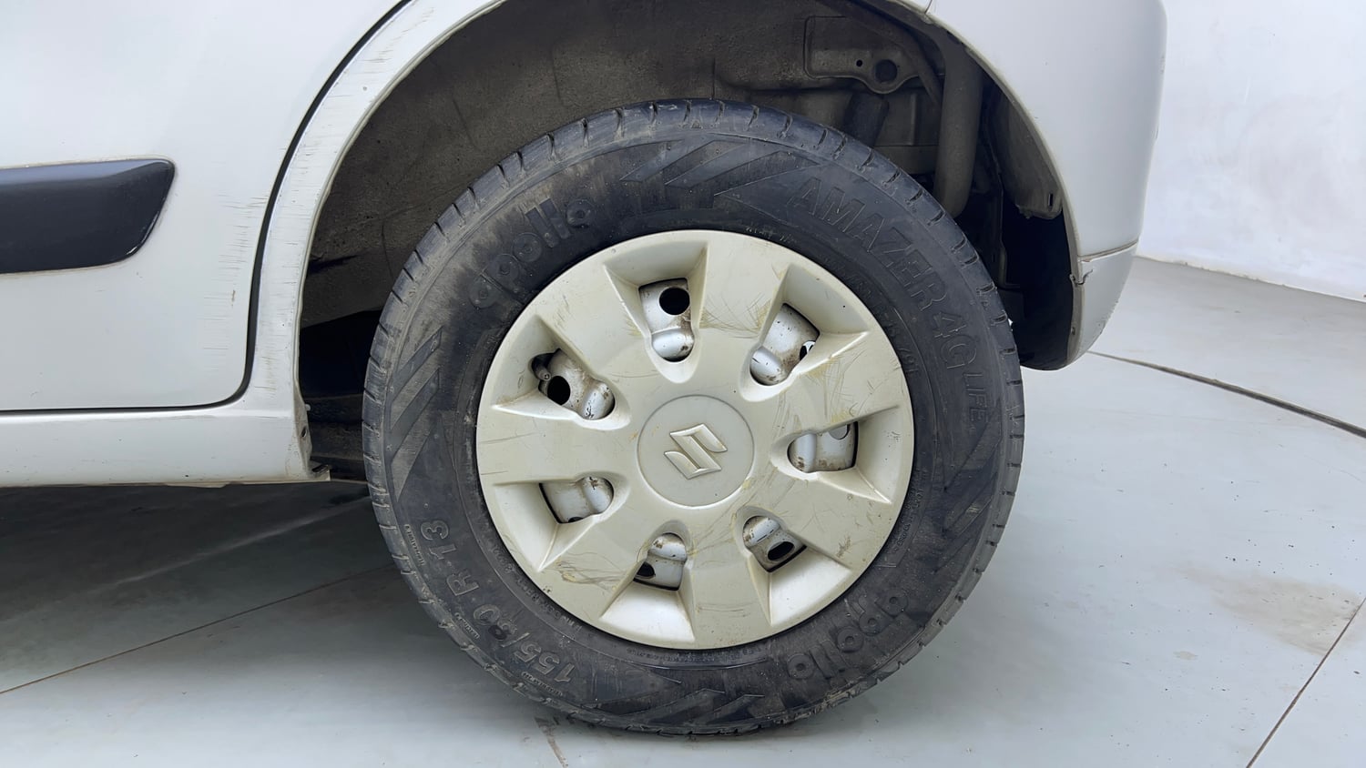 Used 2014 Maruti Suzuki Wagon R LXI Petrol Manual tyres LEFT REAR TYRE RIM VIEW