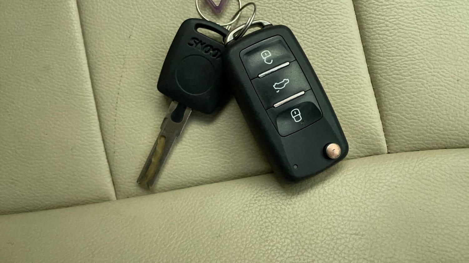 Used 2014 Volkswagen Polo Highline1.2L (P) Petrol Manual extra CAR KEY VIEW