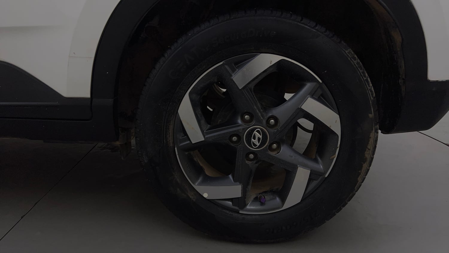 Used 2019 Hyundai Venue SX Plus 1.0 Turbo DCT Petrol Automatic tyres LEFT REAR TYRE RIM VIEW