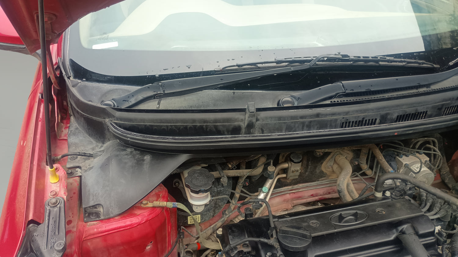 Used 2018 Hyundai Elite i20 Sportz 1.2 Petrol Manual engine ENGINE RIGHT SIDE HINGE & APRON VIEW