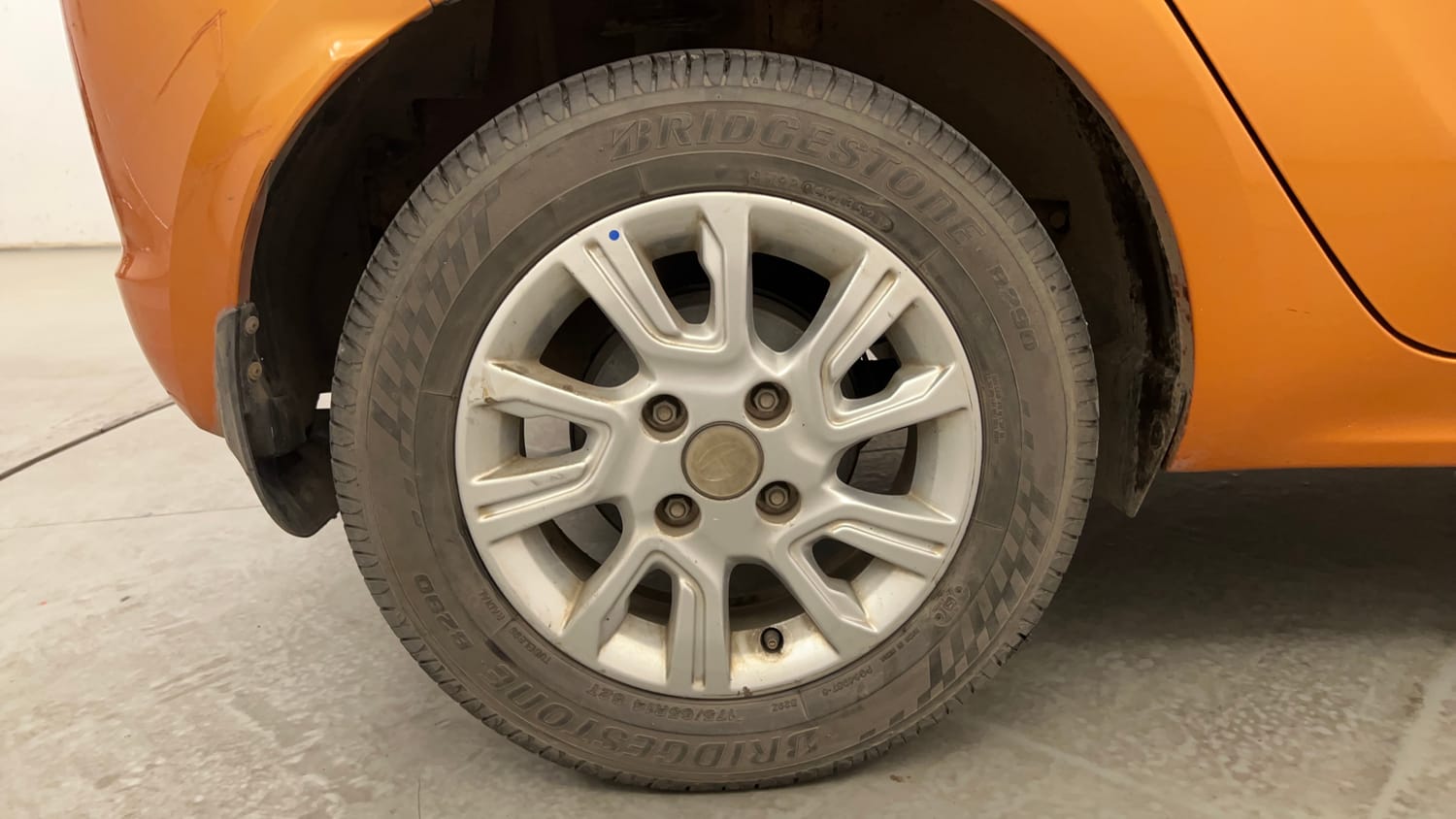 Used 2018 Tata Tiago Revotron XZ Petrol Manual tyres RIGHT REAR TYRE RIM VIEW