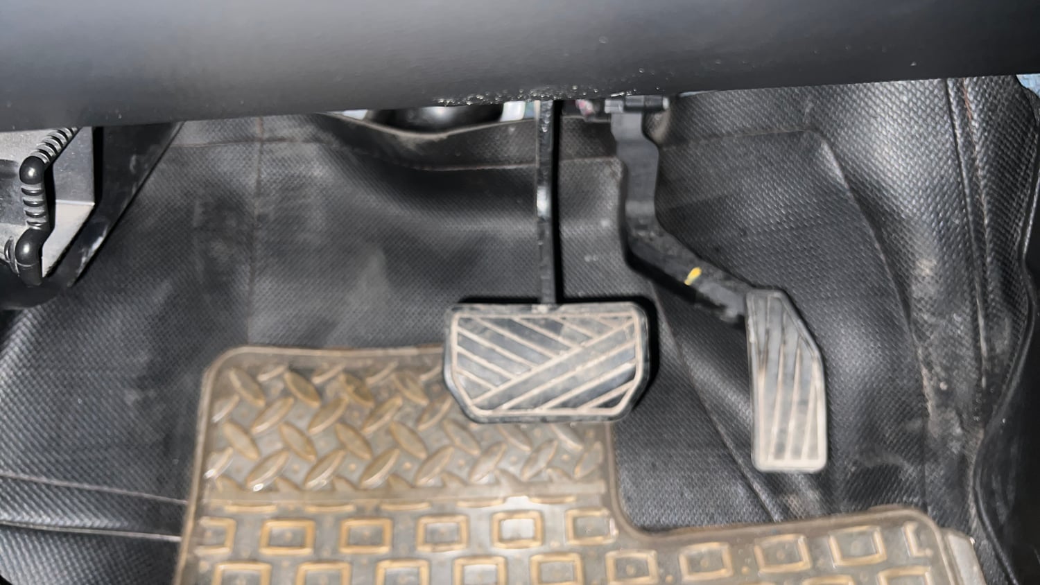 Used 2017 Maruti Suzuki Wagon R 1.0 VXI AMT Petrol Automatic interior PEDALS VIEW