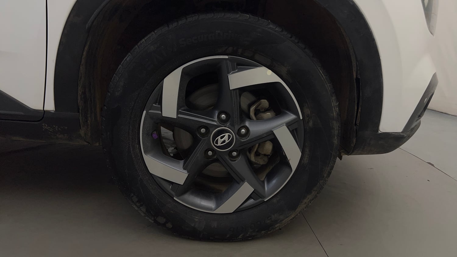 Used 2019 Hyundai Venue SX Plus 1.0 Turbo DCT Petrol Automatic tyres RIGHT FRONT TYRE RIM VIEW