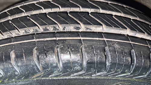 Used 2014 Maruti Suzuki Alto 800 Lxi Petrol Manual tyres LEFT FRONT TYRE TREAD VIEW