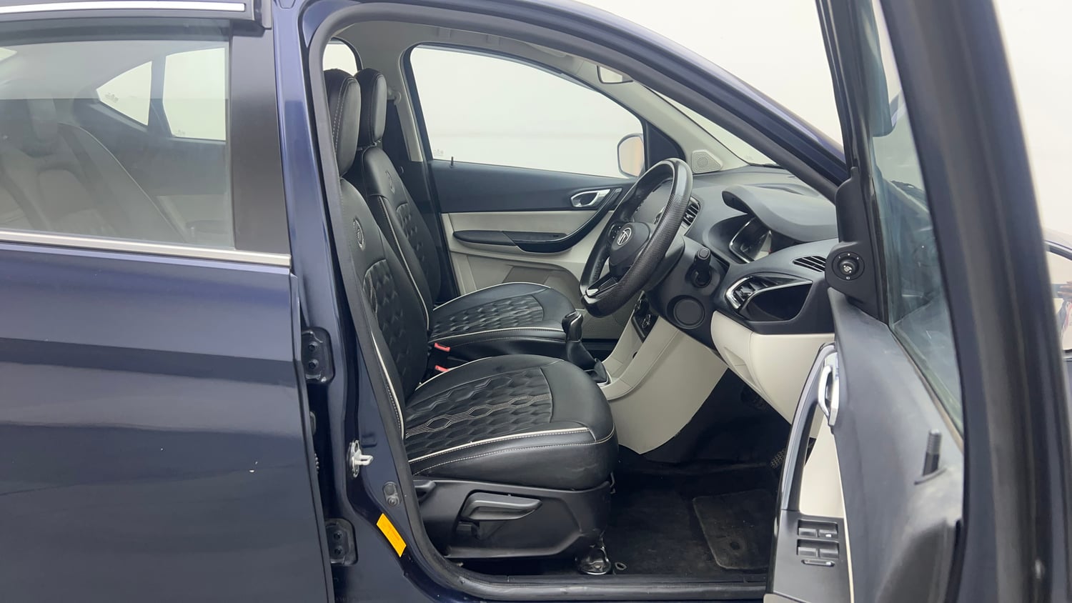 Used 2022 Tata Tigor XZ Plus CNG Cng Manual interior RIGHT SIDE FRONT DOOR CABIN VIEW