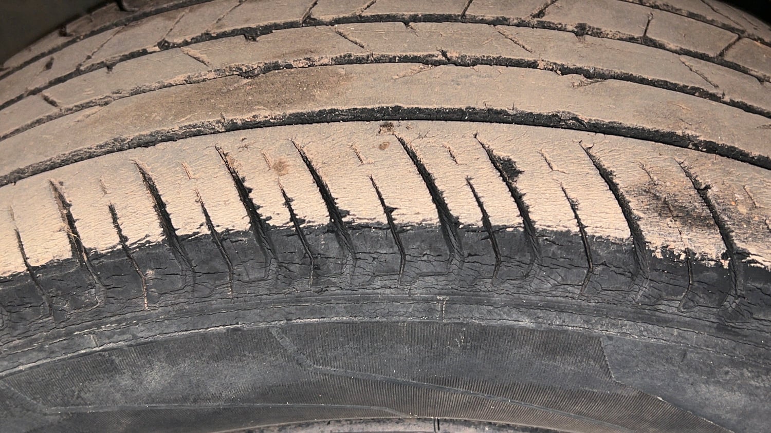 Used 2021 Renault Kiger RXL MT Petrol Manual tyres LEFT FRONT TYRE TREAD VIEW