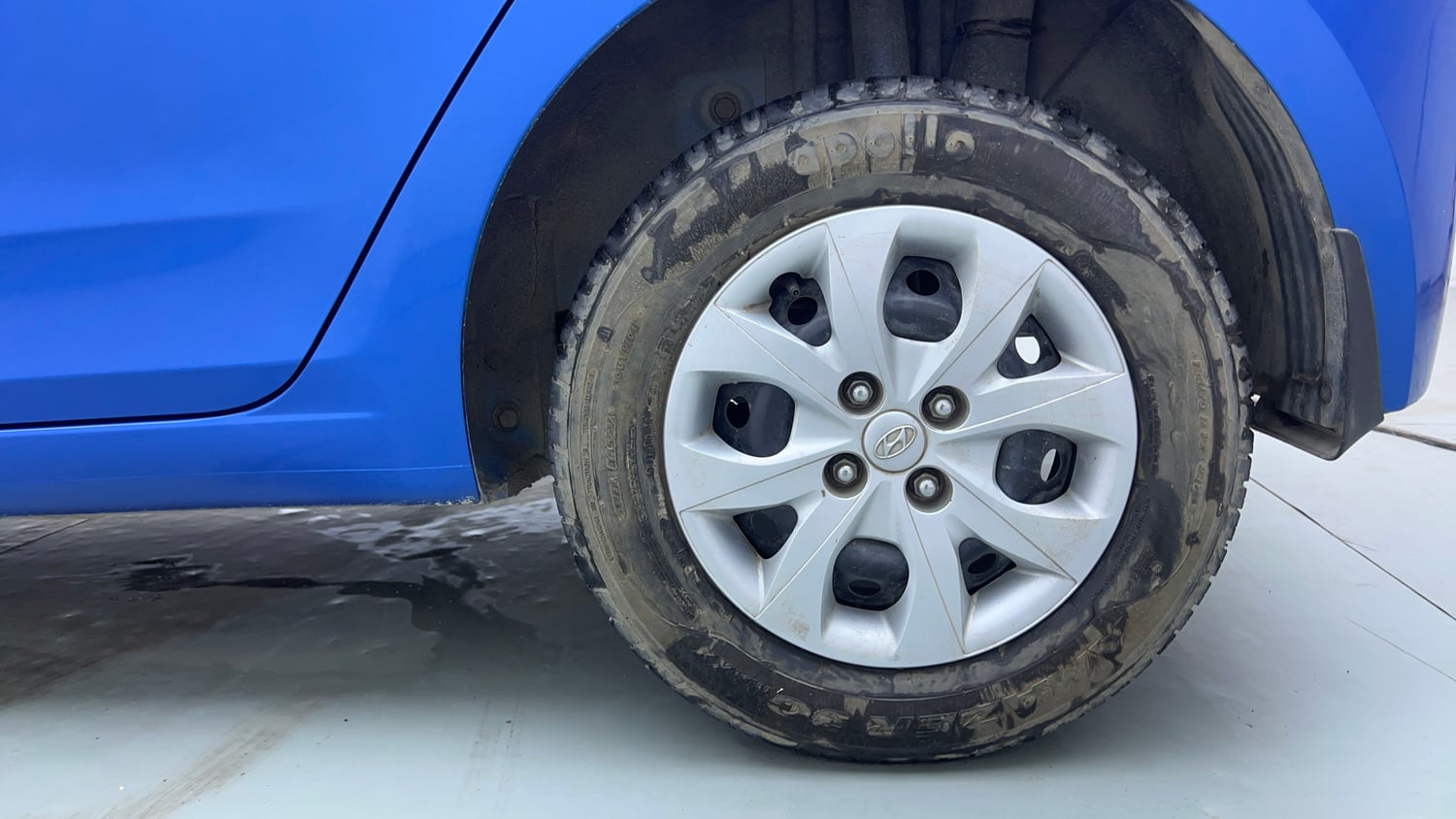 Used 2017 Hyundai Elite i20 Magna Executive 1.2 Petrol Manual tyres LEFT REAR TYRE RIM VIEW