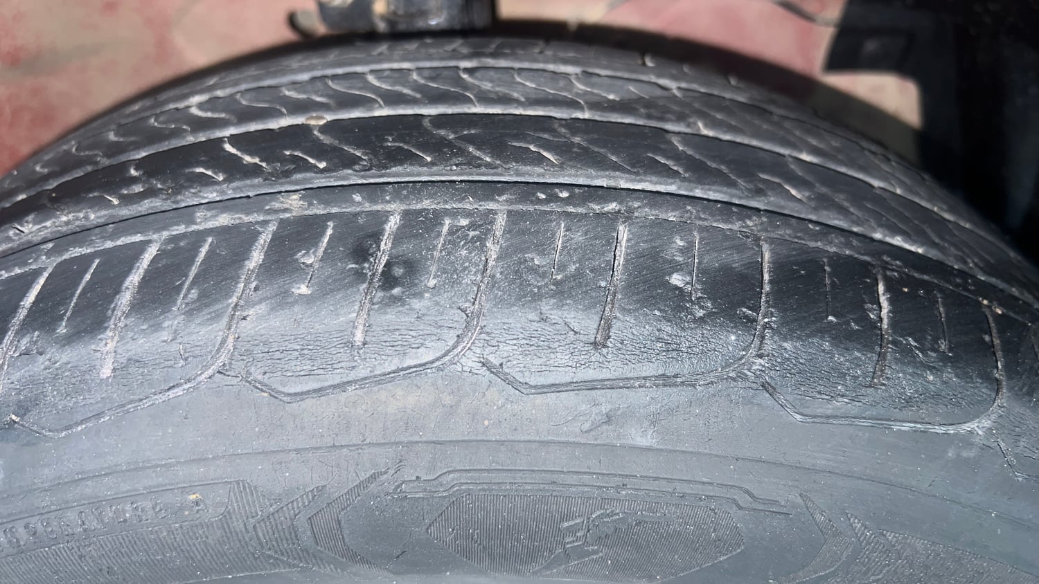 Used 2017 Maruti Suzuki Swift ZXi Petrol Manual tyres RIGHT FRONT TYRE TREAD VIEW